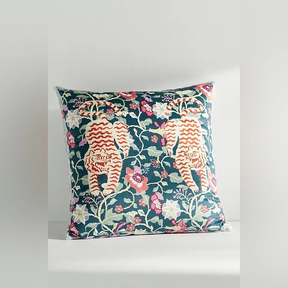 New Anthropologie Home Decor Millie Cotton Velvet Throw Pillow Tigers 20x20